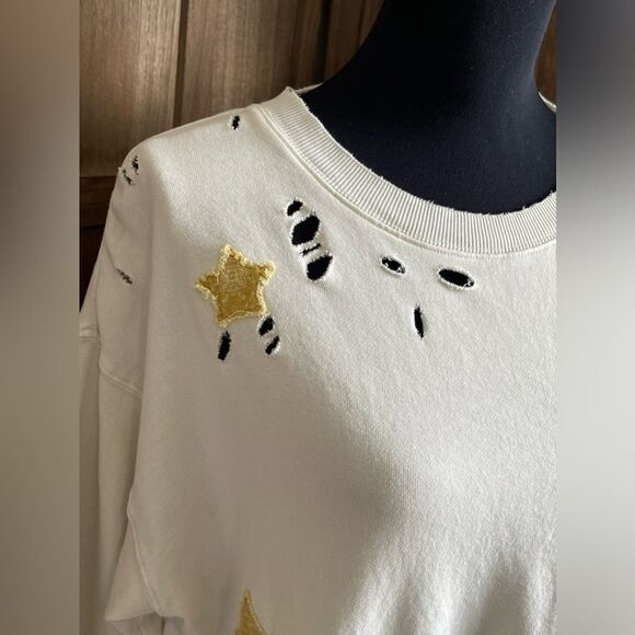 EUC Women’s distressed short sleeve shirt. - Picture 4 of 7